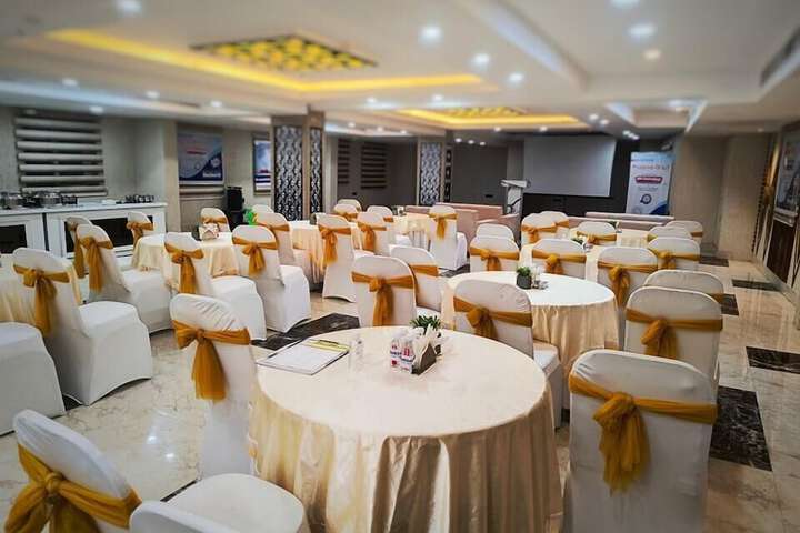 Ballroom/Hall 27 of 29