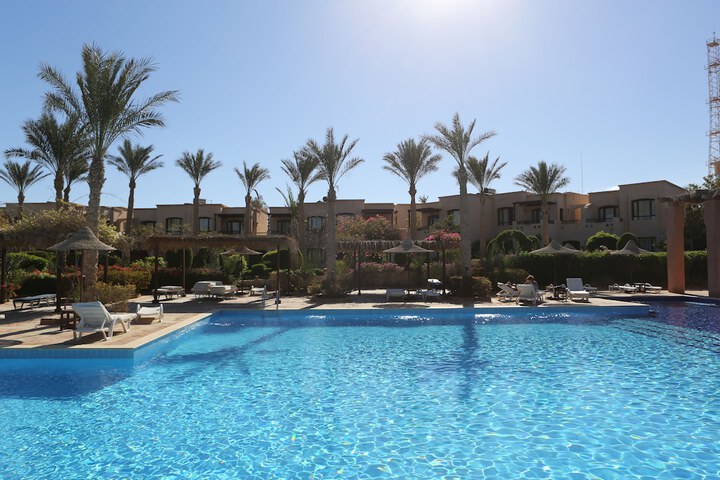 Hotel Pool
