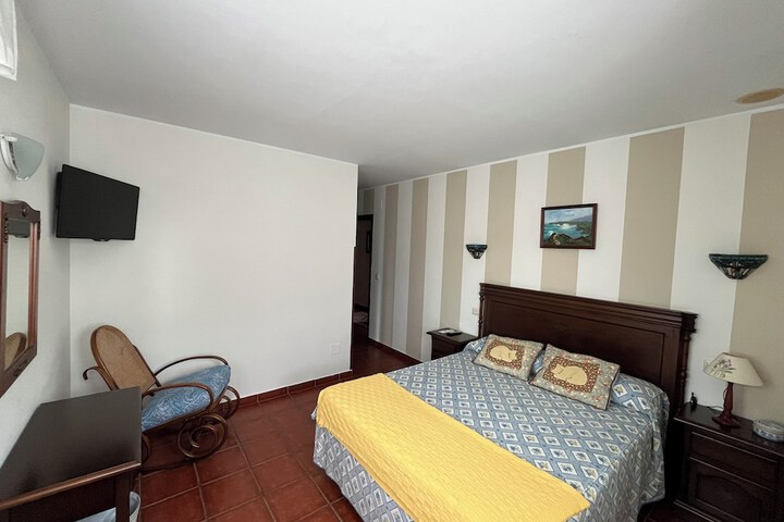 Room 37 of 63