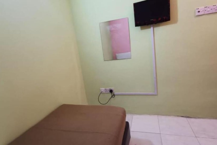Room 10 of 25