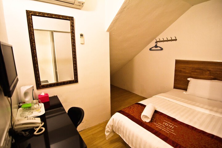 Room 15 of 36