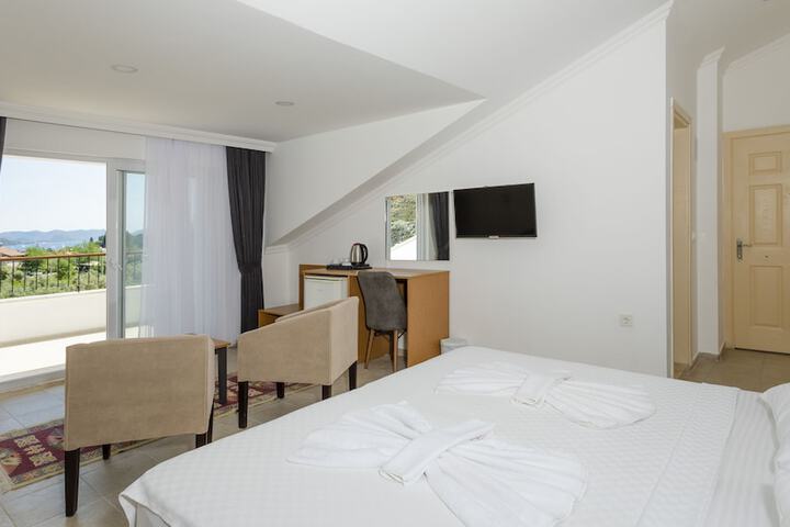 Room 10 of 38