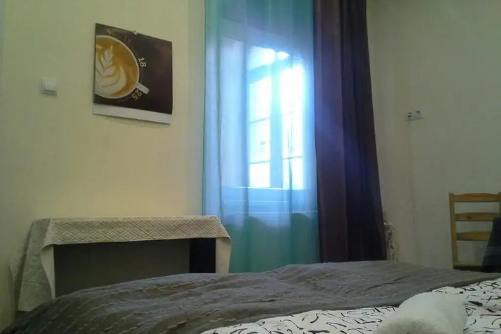 Room 6 of 10