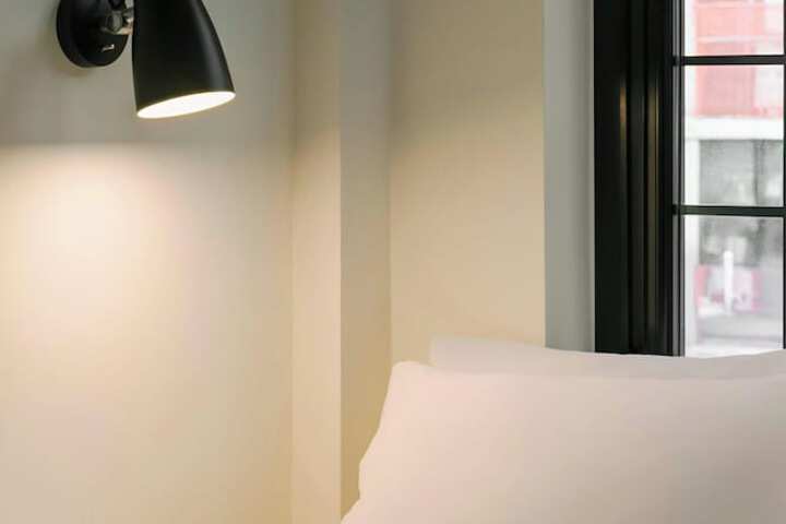 Room 10 of 32