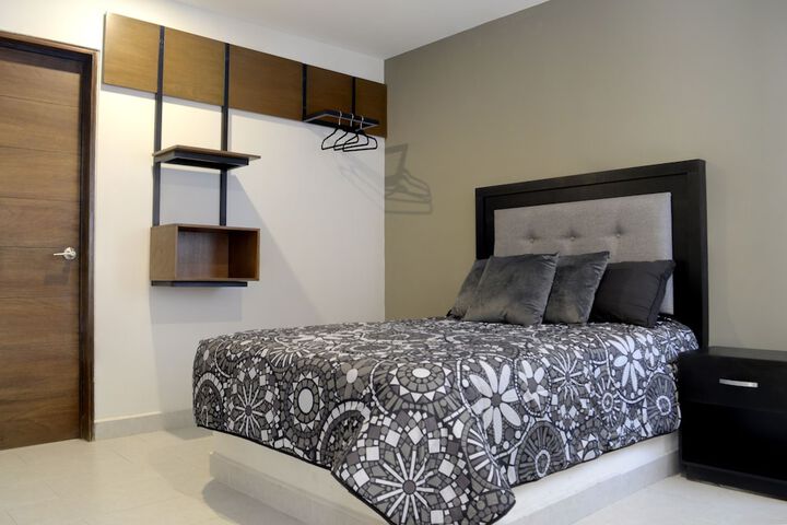 Room 2 of 89
