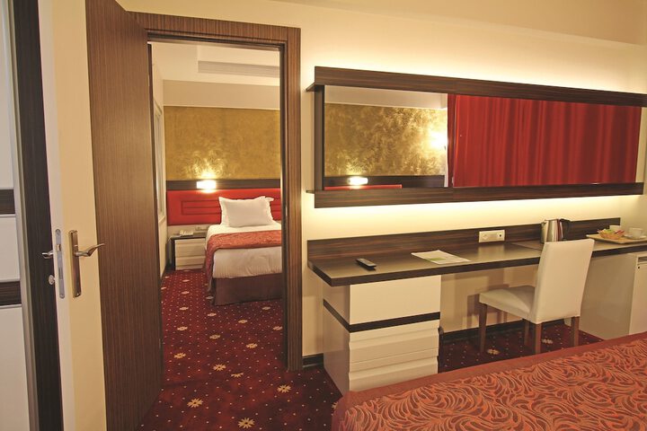 Room 6 of 40