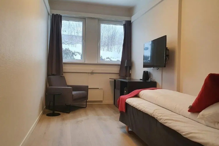Room 3 of 9