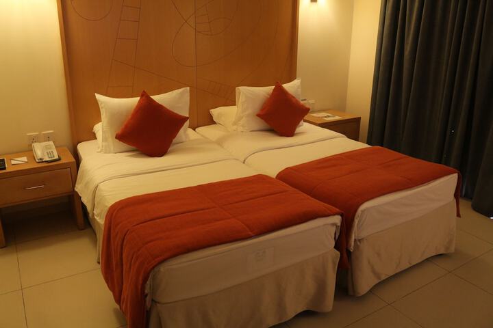 Room 10 of 66