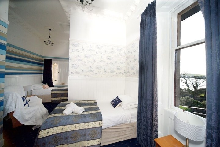 Room 28 of 69