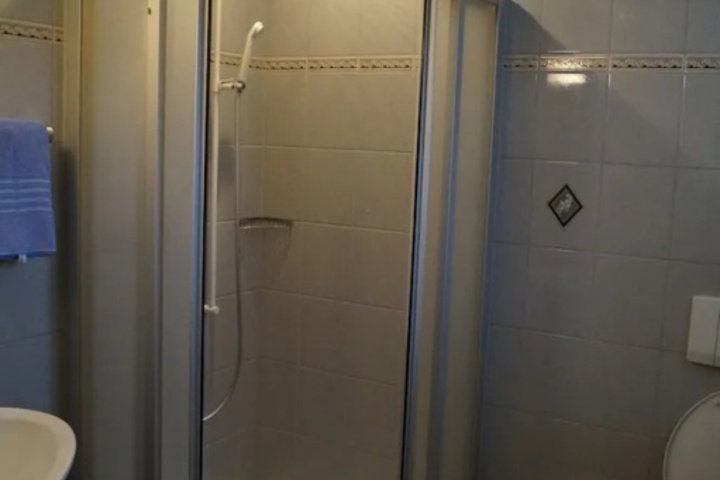 Room 10 of 26