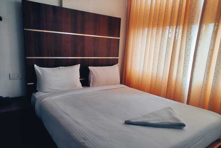 Room 3 of 9