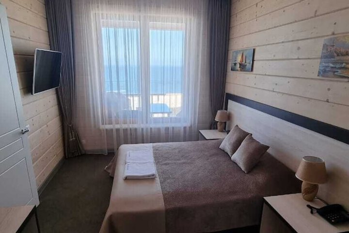 Room 9 of 34