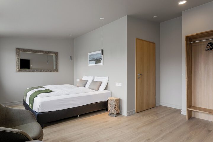 Room 16 of 49