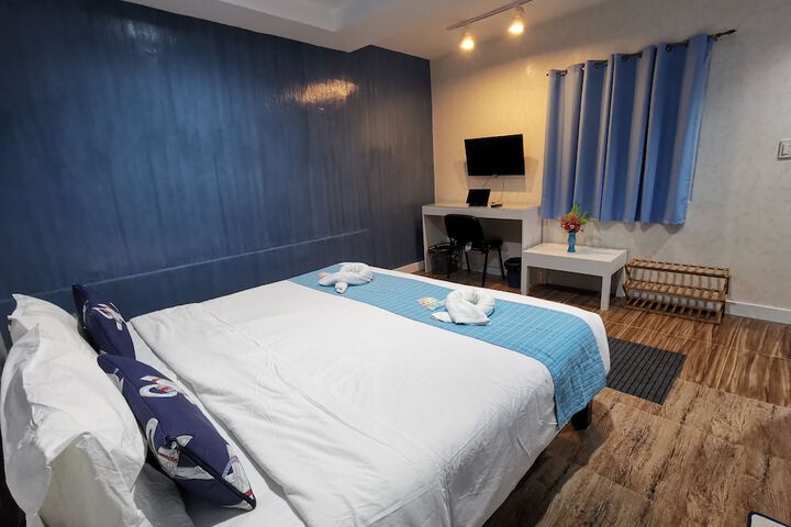 Room 8 of 125