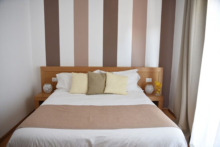 Room 7 of 38