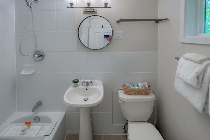Room 6 of 28