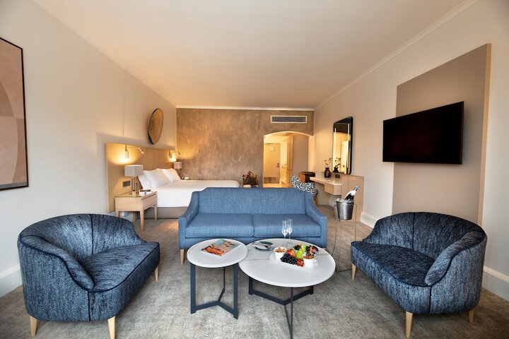 Room 15 of 73