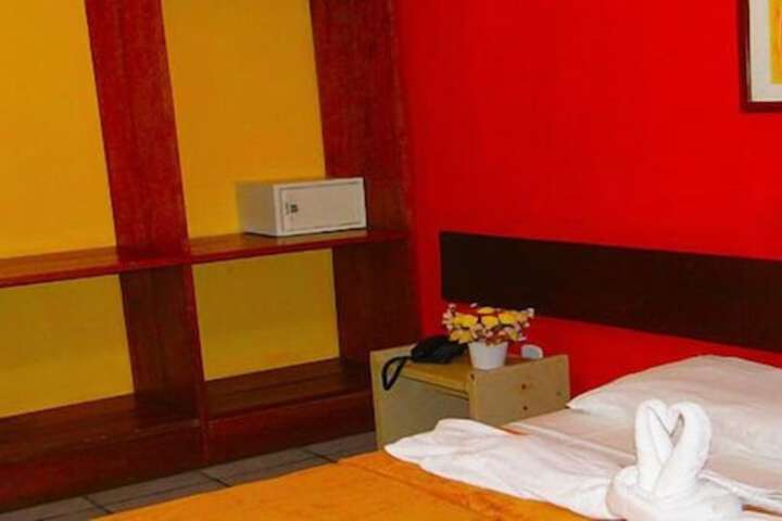 Room 6 of 23
