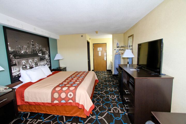1 King Bed Accessible (10 of 10)