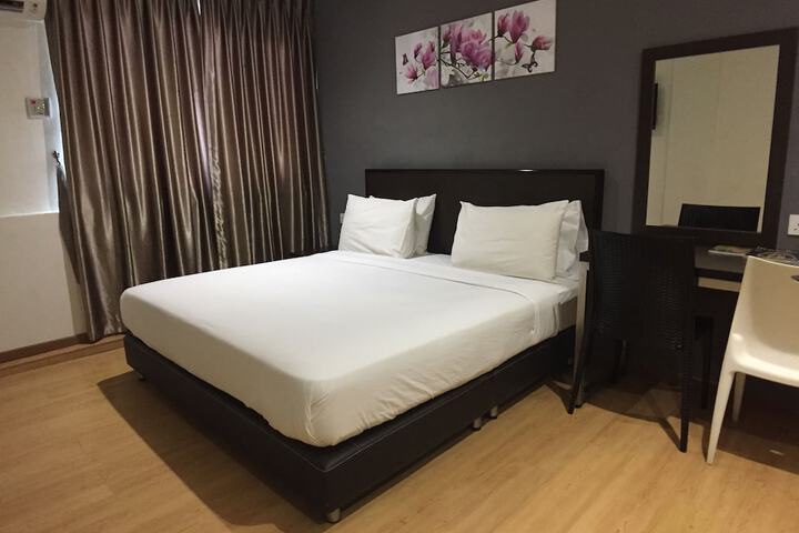 Room 6 of 40