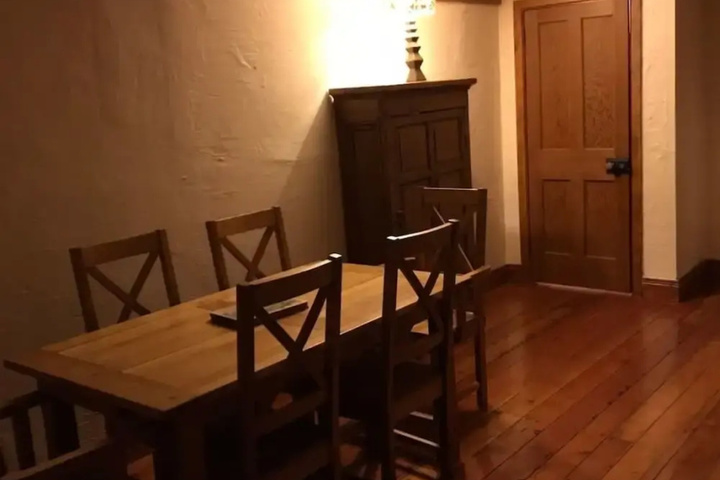 Dining 17 of 18