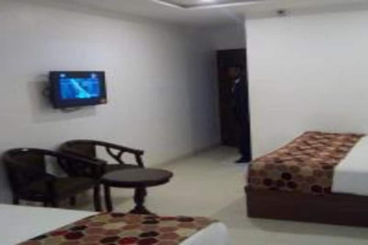 Room 6 of 25