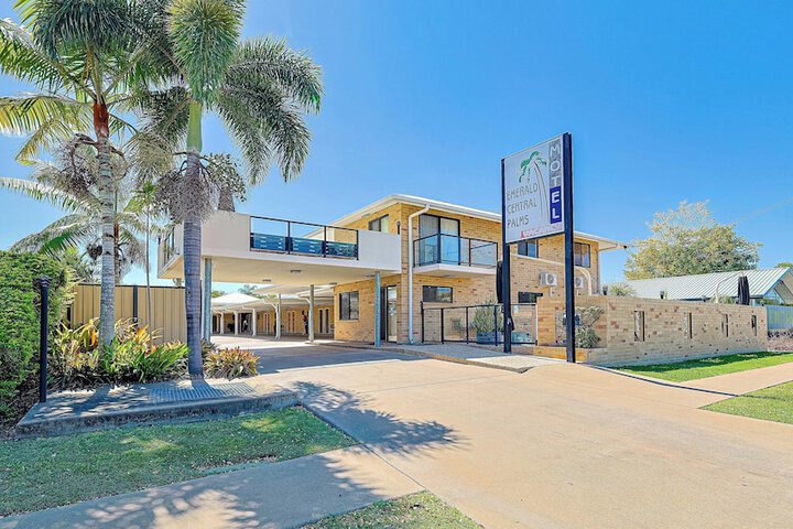 Emerald Central Palms Motel