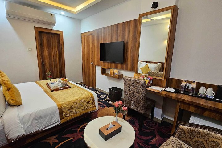 Room 6 of 19