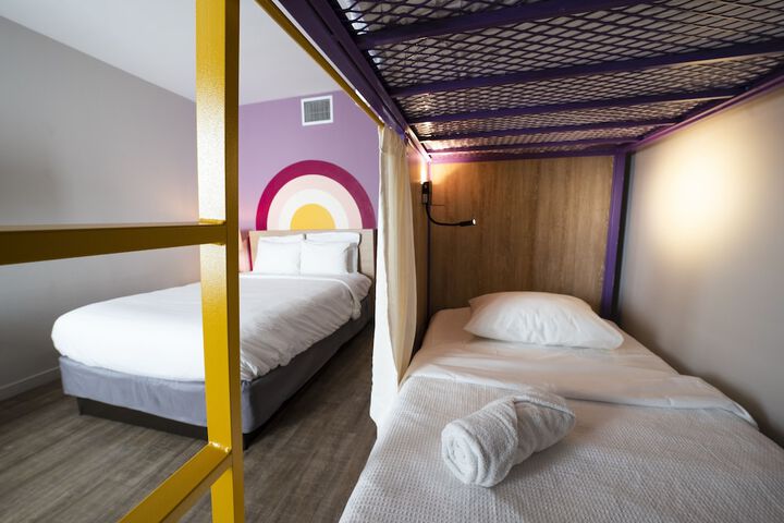 Room 44 of 118