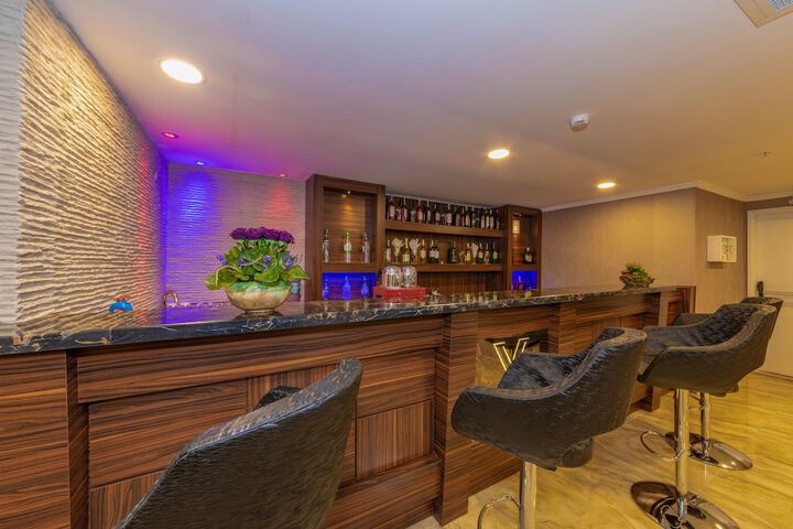 Lounge 40 of 46