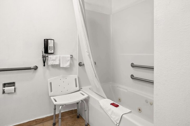 1 King Bed Microwave and Refrigerator Flat Screen Television High Speed Internet Accessible Coffee Maker Iron and Ironing Board Full Breakfast (8 of 12)