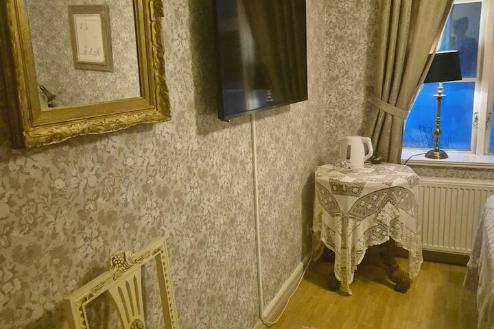 Room 15 of 50