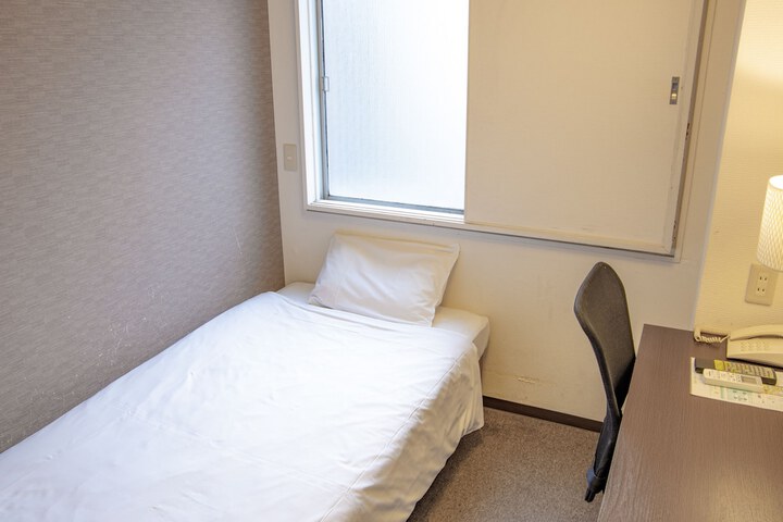 Room 17 of 48