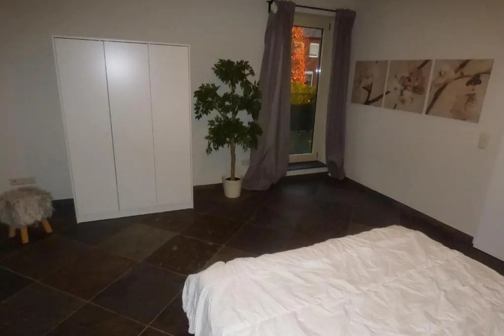 Room 4 of 11