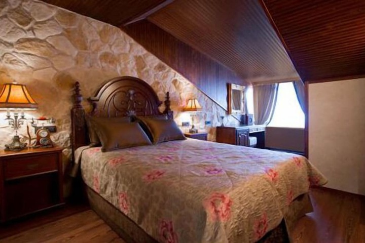 Room 6 of 46