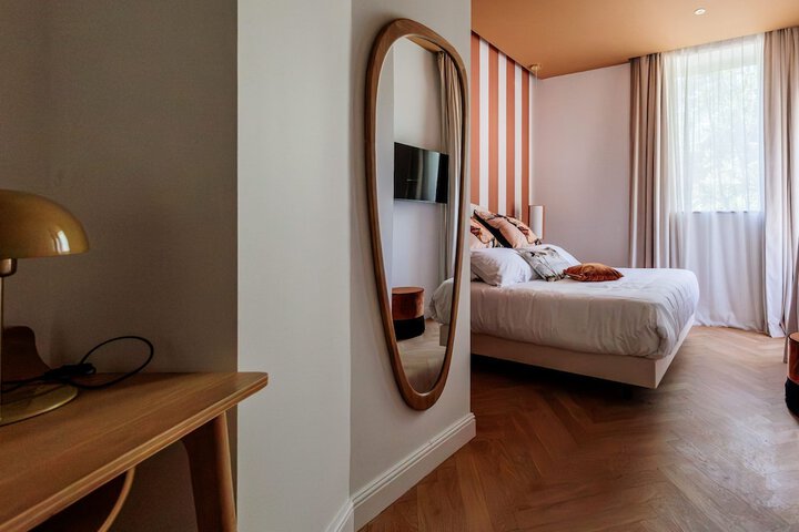 Room 17 of 43