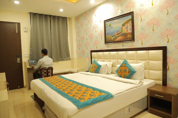 Room 17 of 60