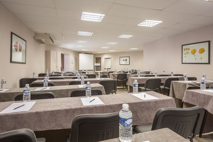Business Center 61 of 66