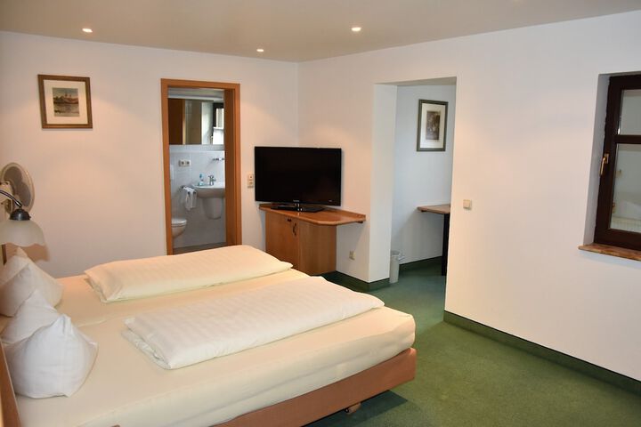 Room 7 of 16