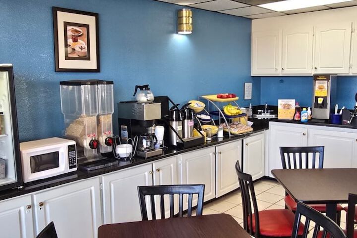Breakfast/Coffee Service 22 of 26