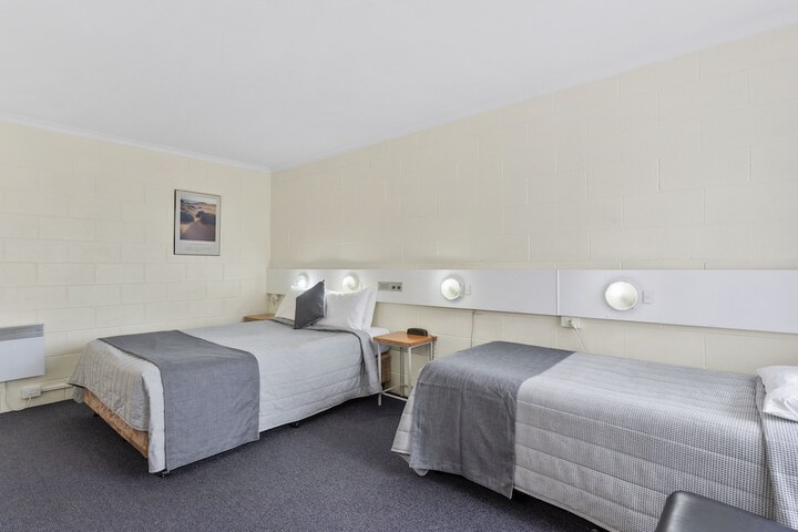 Room 16 of 27