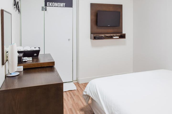 Room 13 of 81