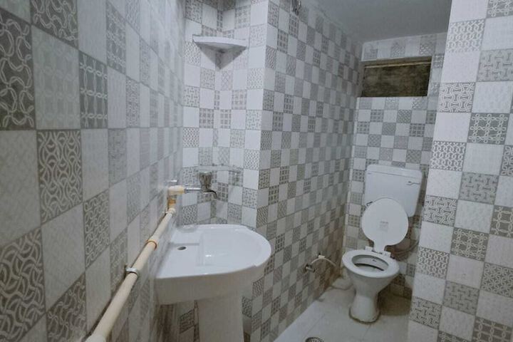 Room 5 of 18