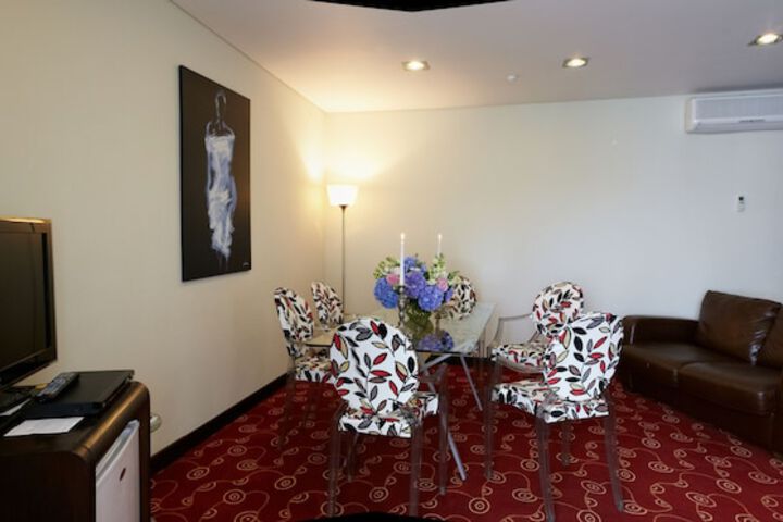 Room 15 of 42