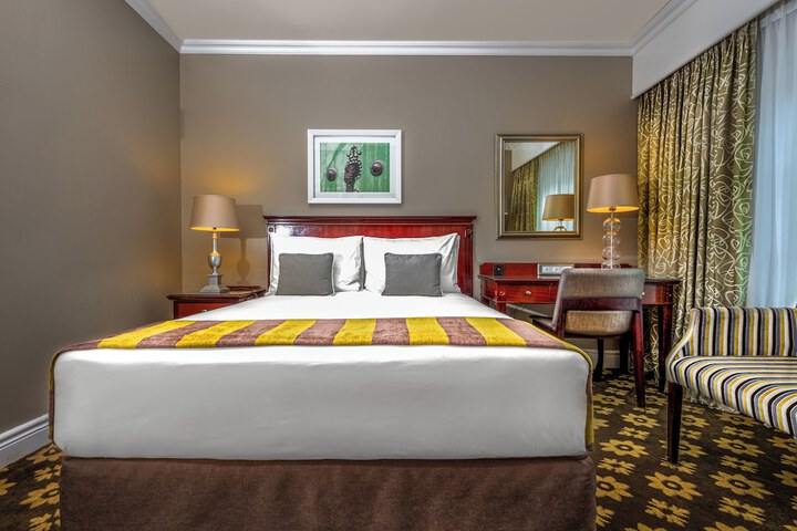 Room 15 of 42