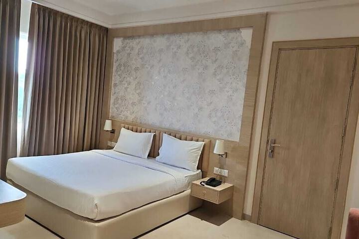 Room 15 of 28