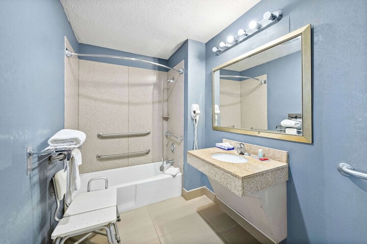 Suite 2 Double Beds Accessible (9 of 15)