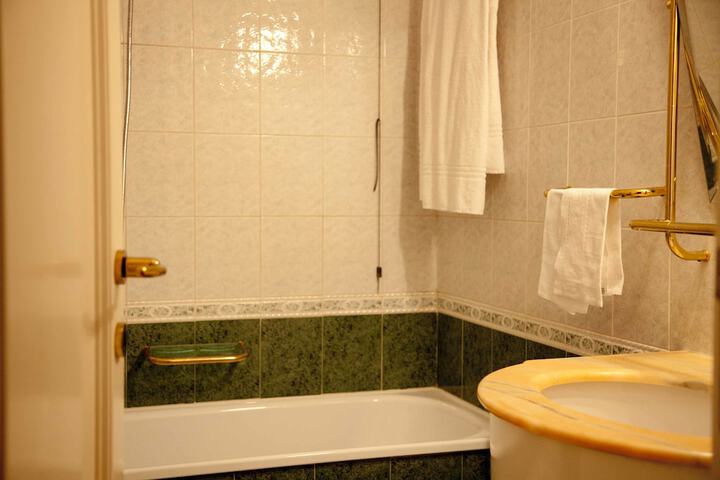 Room 15 of 29