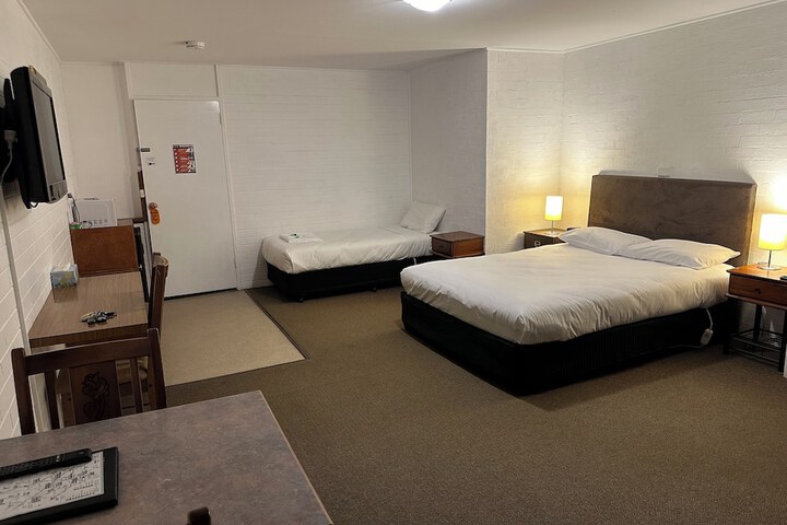 Room 12 of 27