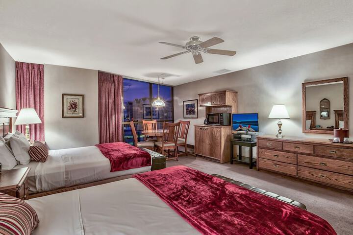 Deluxe Double Queen Room (1 of 4)